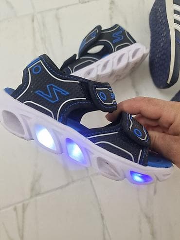 Dečje sandale tamnoplave boje, sa belim đonom i plavim detaljima na lalafo.rs — 1 Dečje sandale tamnoplave boje, sa belim đonom i plavim detaljima — 1