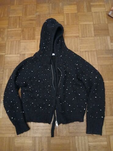 Zara novi dzemper u broju /m sa kapuljacom i biserima u boji srebra at lalafo.rs Zara novi dzemper u broju /m sa kapuljacom i biserima u boji srebra