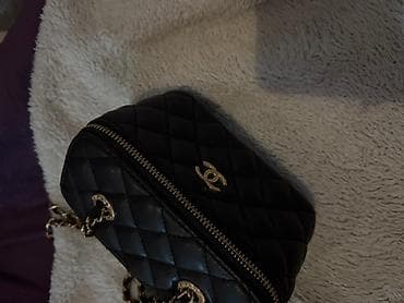 Chanel vanity torbica. Staje dosta stvari,idealna za izlaske i za na lalafo.rs — 6 Chanel vanity torbica. Staje dosta stvari,idealna za izlaske i za — 6