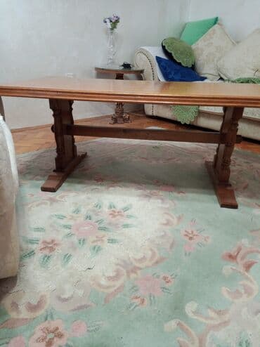 Drveni klub-sto, klasičnog dizajna od hrastovine puno drvo sitne na lalafo.rs Drveni klub-sto, klasičnog dizajna od hrastovine puno drvo sitne