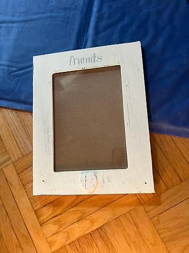 Drveni ram za fotografije “Friends” - Materijal: drvo sa na lalafo.rs — 1 Drveni ram za fotografije “Friends” - Materijal: drvo sa — 1