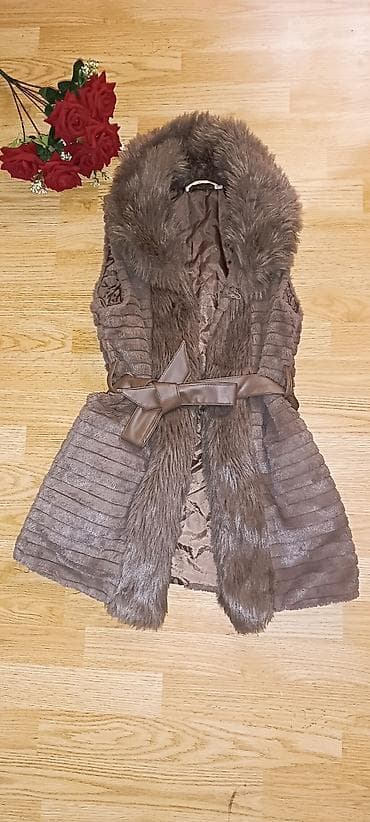 zenske broj: Braon ženski prsluk od veštačkog krzna sa pojasom. Prsluk ima krzneni at lalafo.rs — 1 zenske broj: Braon ženski prsluk od veštačkog krzna sa pojasom. Prsluk ima krzneni — 1