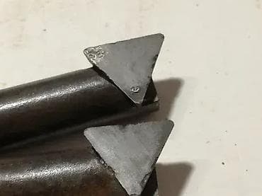 Strugarski noževi: Strugarski noz, Strugarski noz Fi 15mm, sa vidijom (4409) Cena je po na lalafo.rs — 4 Strugarski noževi: Strugarski noz, Strugarski noz Fi 15mm, sa vidijom (4409) Cena je po — 4