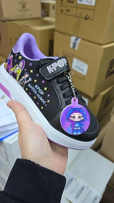 za svaki dan: Dečje K‑POP patike sa LED đonom i figuricom - Dizajn: crne patike sa na lalafo.rs — 1 za svaki dan: Dečje K‑POP patike sa LED đonom i figuricom - Dizajn: crne patike sa — 1