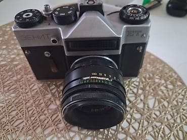 Zenit-E. Objektiv: Na aparatu je montiran čuveni Helios-44-2 (58mm na lalafo.rs Zenit-E. Objektiv: Na aparatu je montiran čuveni Helios-44-2 (58mm