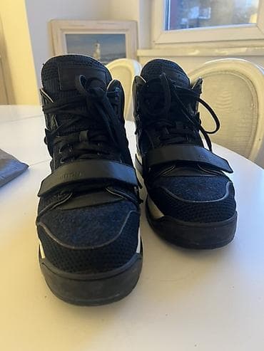 Louis Vuitton muške patike tamno plava boja. Kao nove. - Model na lalafo.rs — 1 Louis Vuitton muške patike tamno plava boja. Kao nove. - Model — 1