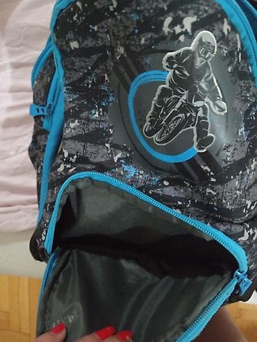 Backpacks, bags and suitcases: Skolski ranac, u perfektnom stanu, sa anatomskim uloskom za ledja at lalafo.rs — 2 Backpacks, bags and suitcases: Skolski ranac, u perfektnom stanu, sa anatomskim uloskom za ledja — 2