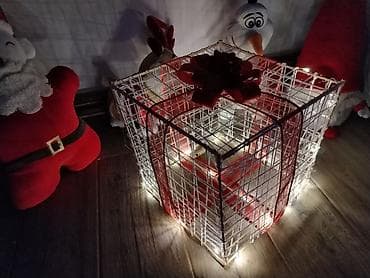 Dekorativna novogodišnja svetleća kutija – ukras u obliku poklona - na lalafo.rs — 1 Dekorativna novogodišnja svetleća kutija – ukras u obliku poklona - — 1