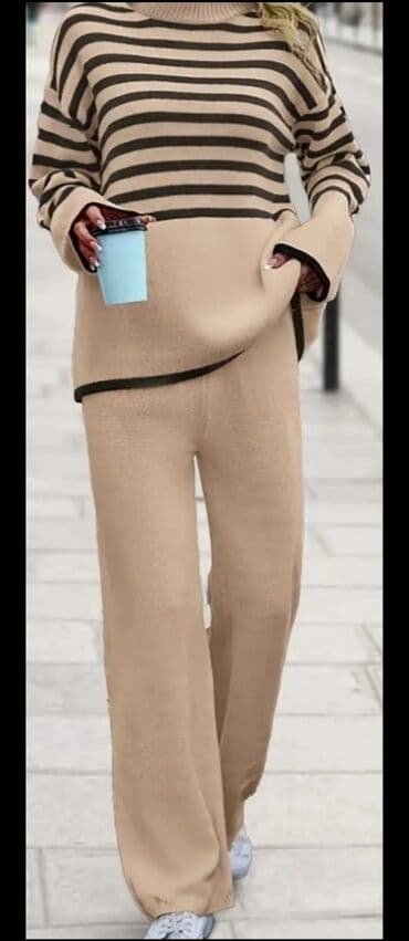 Damski dvodelni komplet – džemper i pantalone - Boja: bež sa tamnim na lalafo.rs Damski dvodelni komplet – džemper i pantalone - Boja: bež sa tamnim