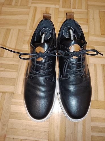 Muške casual cipele/patike u crnoj boji sa belim đonom. UG 27,5cm - na lalafo.rs — 1 Muške casual cipele/patike u crnoj boji sa belim đonom. UG 27,5cm - — 1