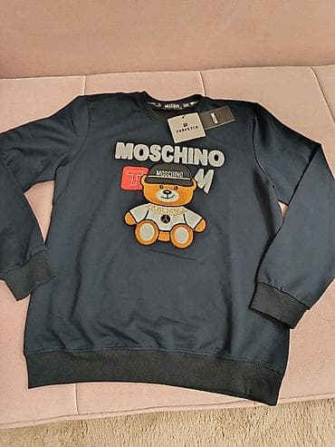 Moschino muški duks – tamnoplavi, sa dugim rukavima i okruglim na lalafo.rs — 1 Moschino muški duks – tamnoplavi, sa dugim rukavima i okruglim — 1