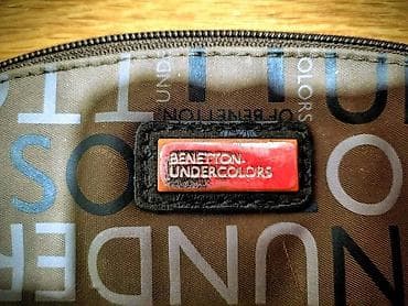 Benetton neseser-torbica, prostrana za šminku ili dokumenta, novac. Sa na lalafo.rs — 3 Benetton neseser-torbica, prostrana za šminku ili dokumenta, novac. Sa — 3