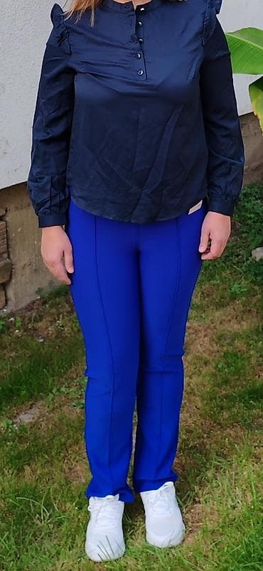 Ženske pantalone u jarko plavoj (kraljevsko plavoj) boji. - Model na lalafo.rs — 5 Ženske pantalone u jarko plavoj (kraljevsko plavoj) boji. - Model — 5