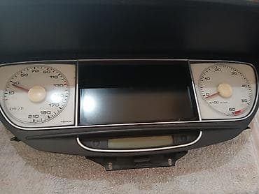 Kilometar sat sa displejom Lancia Phedra 2.2 polovan funkcionalan na lalafo.rs Kilometar sat sa displejom Lancia Phedra 2.2 polovan funkcionalan