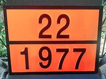 kom sa etiketom: ADR aluminijumska tabla 22/1977 za kamion-cisternu Adr 22/1977 Tabla at lalafo.rs — 7 kom sa etiketom: ADR aluminijumska tabla 22/1977 za kamion-cisternu Adr 22/1977 Tabla — 7