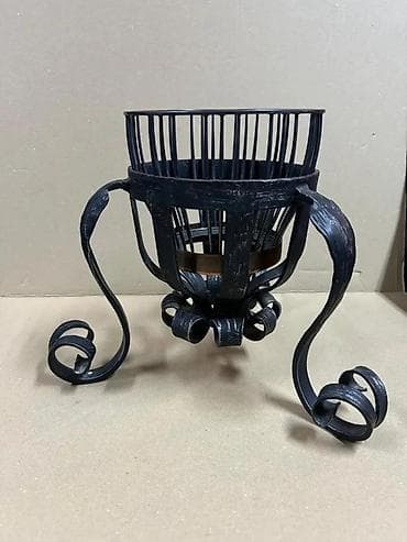 kom sa etiketom: Kovane gvozdene postolje/korpa za cveće - Materijal: kovan gvožđe at lalafo.rs — 4 kom sa etiketom: Kovane gvozdene postolje/korpa za cveće - Materijal: kovan gvožđe — 4