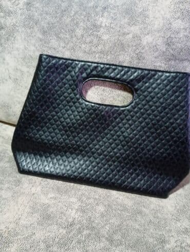 Elegantna crna ženska torbica – clutch sa izrezanim ručkama - na lalafo.rs Elegantna crna ženska torbica – clutch sa izrezanim ručkama -