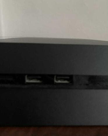 Ps4 na prodaju ispravan nike dugo koriscen donesen iz svecke ali na lalafo.rs — 5 Ps4 na prodaju ispravan nike dugo koriscen donesen iz svecke ali — 5