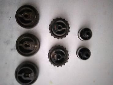 "Dugmad" za stare radioaparate,cena za kom na lalafo.rs — 1 "Dugmad" za stare radioaparate,cena za kom — 1