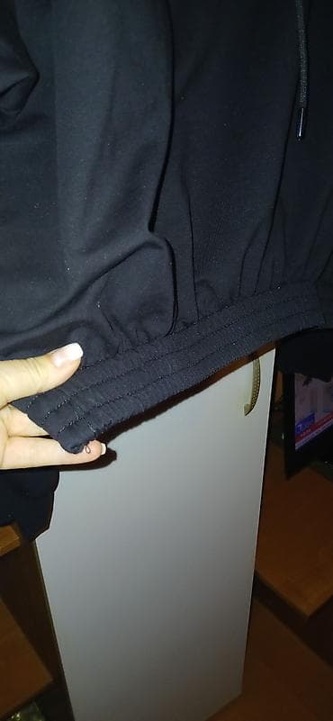 kozna jakna sa: Zimski komplet odeće – tri gornja komada 1) Crna zimska jakna do kuka na lalafo.rs — 7 kozna jakna sa: Zimski komplet odeće – tri gornja komada 1) Crna zimska jakna do kuka — 7