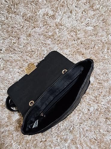 Ženska tašna – crna, klasičan “shoulder/chain” model, original Guess at lalafo.rs — 4 Ženska tašna – crna, klasičan “shoulder/chain” model, original Guess — 4