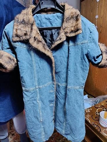 Ženska jakna/kaput od teksasa sa krznenim detaljima. - Materijal na lalafo.rs Ženska jakna/kaput od teksasa sa krznenim detaljima. - Materijal