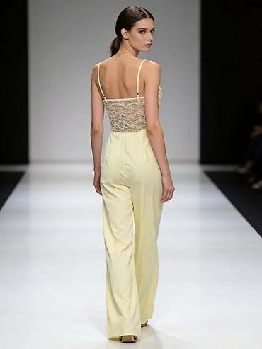 Women's Clothing: Kombinezon
Cena 2600
Uni vel.
V20 at lalafo.rs — 4 Women's Clothing: Kombinezon
Cena 2600
Uni vel.
V20 — 4