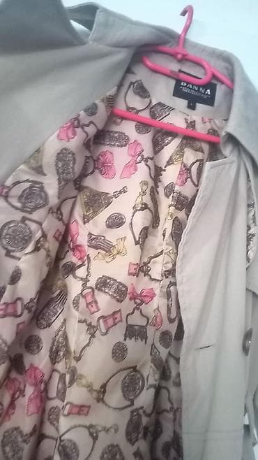 Ženski bež trenč mantil BANNA (veličina L) - Klasik kroj sa dvorednim na lalafo.rs Ženski bež trenč mantil BANNA (veličina L) - Klasik kroj sa dvorednim