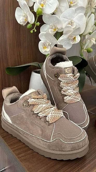 Ugg cipele NOVO
Novo
Brojevi 36 do 41
fb Moja Kupovina 1 na lalafo.rs — 2 Ugg cipele NOVO
Novo
Brojevi 36 do 41
fb Moja Kupovina 1 — 2