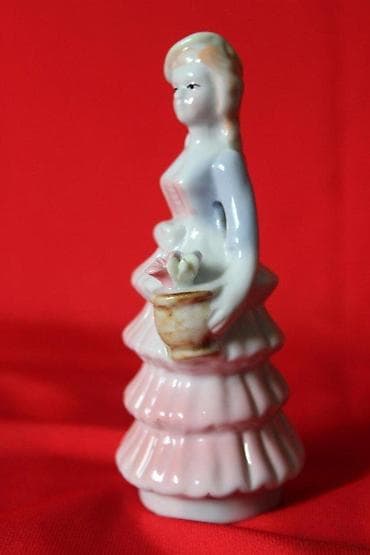 STARA KERAMIČKA FIGURA, ŽENA SA CVEĆEM | Stara keramička figura žene na lalafo.rs STARA KERAMIČKA FIGURA, ŽENA SA CVEĆEM | Stara keramička figura žene