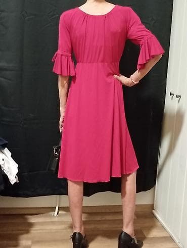 Haljina u boji ciklame, midi dužina. - Kroj: A-linija, visoki struk sa na lalafo.rs — 2 Haljina u boji ciklame, midi dužina. - Kroj: A-linija, visoki struk sa — 2