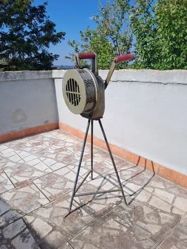 Stara vatrogasna sirena u dobrom stanju, radi, proizvodi mocan zvuk na lalafo.rs Stara vatrogasna sirena u dobrom stanju, radi, proizvodi mocan zvuk