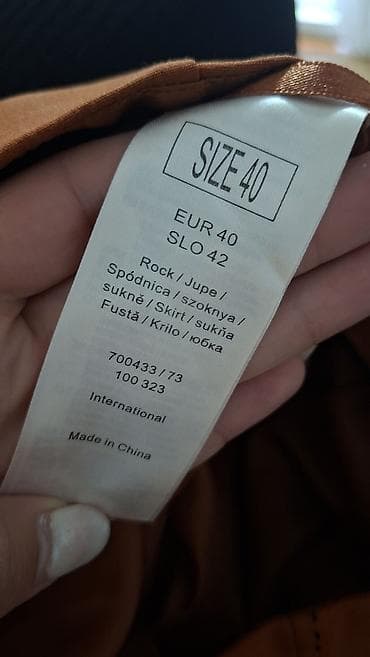 Ženska A-kroja suknja, boja terakota (rđasto-braon). - Materijal na lalafo.rs Ženska A-kroja suknja, boja terakota (rđasto-braon). - Materijal