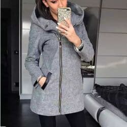 Jaknica Cena:3400 din Elegantna ženska jaknica sa kapuljačom i na lalafo.rs Jaknica Cena:3400 din Elegantna ženska jaknica sa kapuljačom i