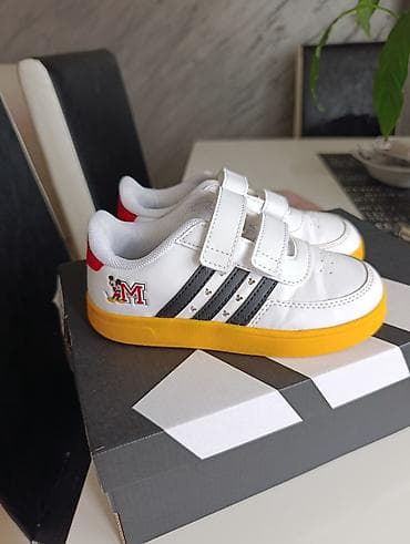 Dečje patike sa Mikijevim motivom - Model: bele patike sa crnim na lalafo.rs — 1 Dečje patike sa Mikijevim motivom - Model: bele patike sa crnim — 1