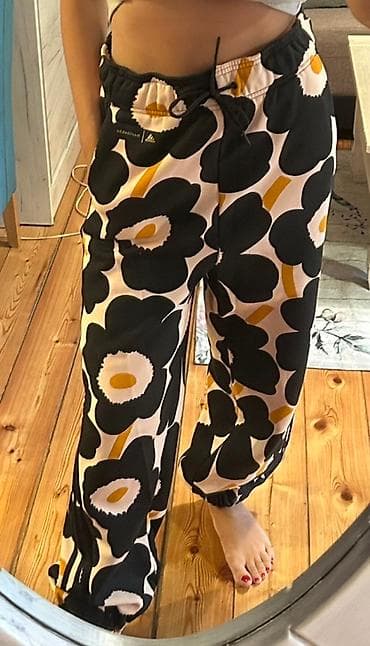 Nova Adidas Marimekko trenerka. Naznačena veličina je S, ali odgovara na lalafo.rs — 5 Nova Adidas Marimekko trenerka. Naznačena veličina je S, ali odgovara — 5