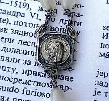 Antikne brojanice staklene perle Raspeće krst ogrlica Italy. Antikna at lalafo.rs — 9 Antikne brojanice staklene perle Raspeće krst ogrlica Italy. Antikna — 9