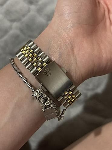 Dvodjelni sat sa automatskim mehanizmom i prikazom datuma. Kućište na lalafo.rs — 2 Dvodjelni sat sa automatskim mehanizmom i prikazom datuma. Kućište — 2