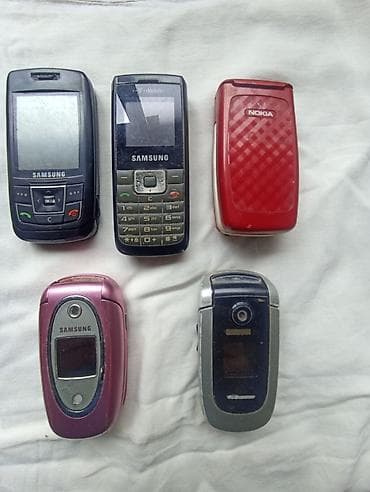 Stari mobilni telefoni sa slike,za ispravnost prva dva Samsung su u na lalafo.rs — 1 Stari mobilni telefoni sa slike,za ispravnost prva dva Samsung su u — 1