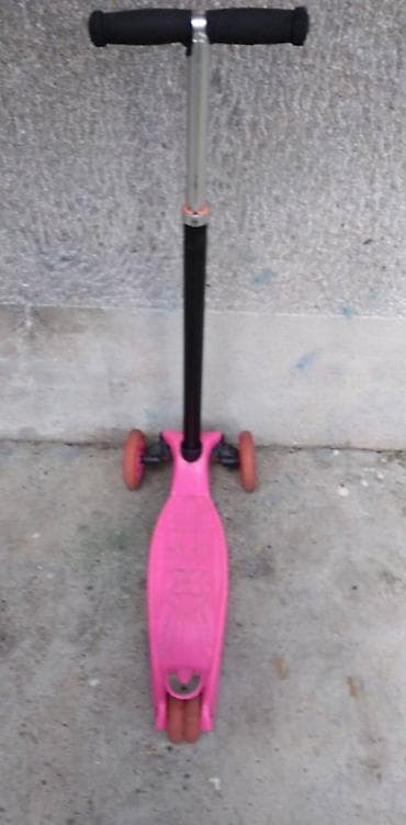 Trotinet Scooter sa cetiri tocka – dva napred i dva pozadi koji svetle na lalafo.rs — 4 Trotinet Scooter sa cetiri tocka – dva napred i dva pozadi koji svetle — 4