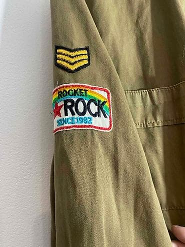 Bershka jakna – army/utility stil sa aplikacijama - Materijal: čvrst na lalafo.rs — 2 Bershka jakna – army/utility stil sa aplikacijama - Materijal: čvrst — 2