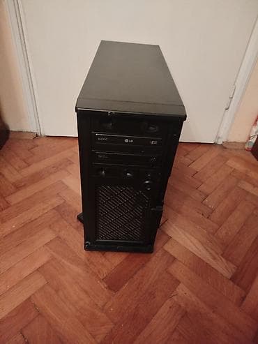 Kuciste za kompjuter. Spojio plocu,napajanje radi i power taster je na lalafo.rs Kuciste za kompjuter. Spojio plocu,napajanje radi i power taster je