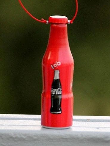 Antiques: Coca Cola, boca iz 1930, privezak. Coca Cola, boca iz 1930, privezak at lalafo.rs — 5 Antiques: Coca Cola, boca iz 1930, privezak. Coca Cola, boca iz 1930, privezak — 5