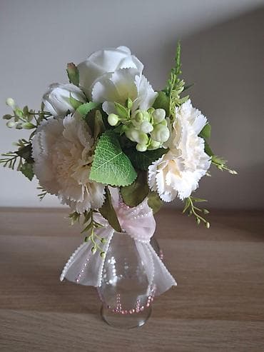 Dekorativni aranžmani od veštačkog cveća u staklenim vazama. - na lalafo.rs — 4 Dekorativni aranžmani od veštačkog cveća u staklenim vazama. - — 4