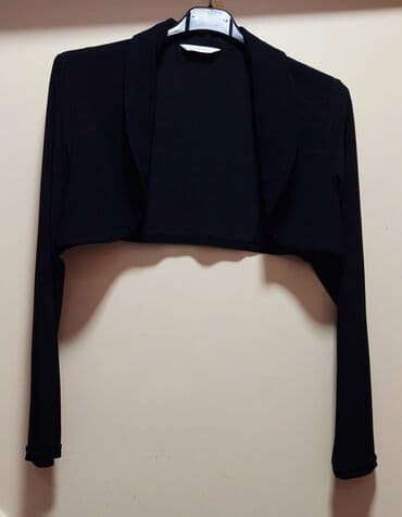 Crni ženski bolero/sako kratke dužine - Model: kratki bolero sa dugim na lalafo.rs Crni ženski bolero/sako kratke dužine - Model: kratki bolero sa dugim