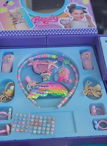 Dečiji “Beauty Magic Box” – komplet za šminku i nakit Sadržaj: - na lalafo.rs — 1 Dečiji “Beauty Magic Box” – komplet za šminku i nakit Sadržaj: - — 1