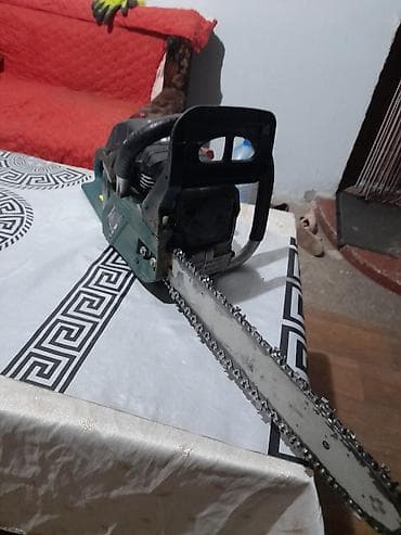 Motorna testera – benzinski model sa dugom vodilicom - Tip: benzinska na lalafo.rs Motorna testera – benzinski model sa dugom vodilicom - Tip: benzinska