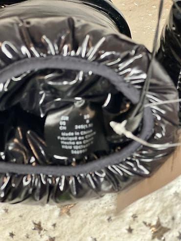 Pufnaste zimske čizme – crne, sjajne - Model: kratke, „puffer” čizme na lalafo.rs — 6 Pufnaste zimske čizme – crne, sjajne - Model: kratke, „puffer” čizme — 6