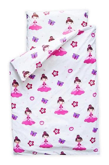 Dečiji set posteljine – motiv princeza - Dizajn: bele osnove sa na lalafo.rs Dečiji set posteljine – motiv princeza - Dizajn: bele osnove sa