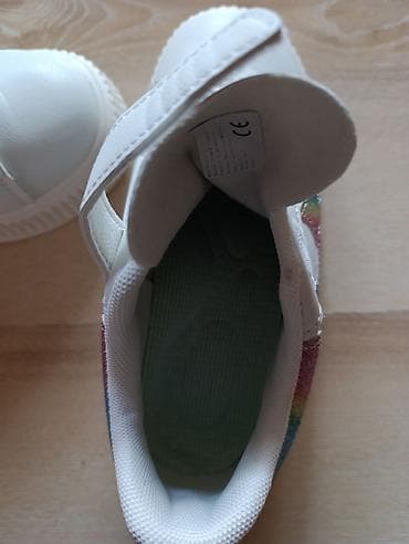 Nove patike 33
Ug 20,5cm
1000din na lalafo.rs — 6 Nove patike 33
Ug 20,5cm
1000din — 6